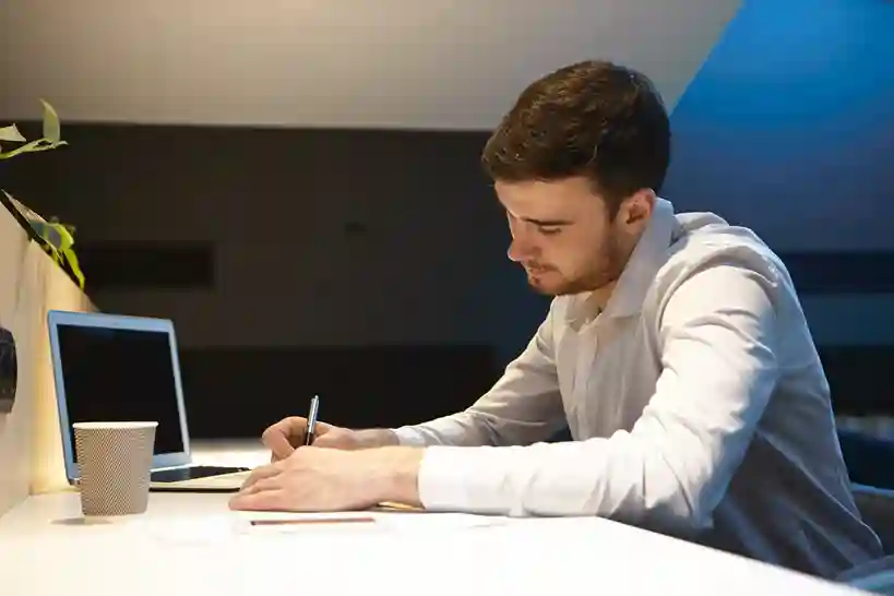 Student receiving expert help with PhD dissertation structure and chapter organization.