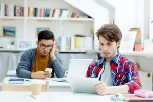 Guide to choosing a reliable PhD writing assistance service for dissertation writing, literature reviews, and research proposals.