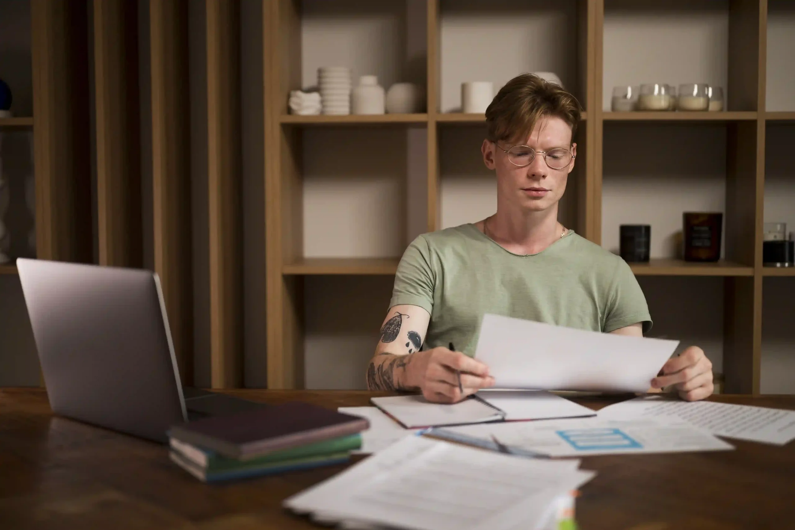 Complete guide explaining how to publish PhD research papers in high-impact journals, including journal selection, peer review, and publication tips.