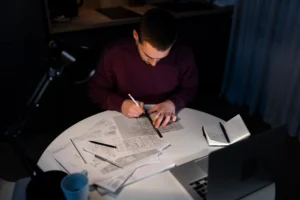 Complete guide to the PhD thesis writing process, including thesis planning, structure, research methodology, organisation, revision, and submission.